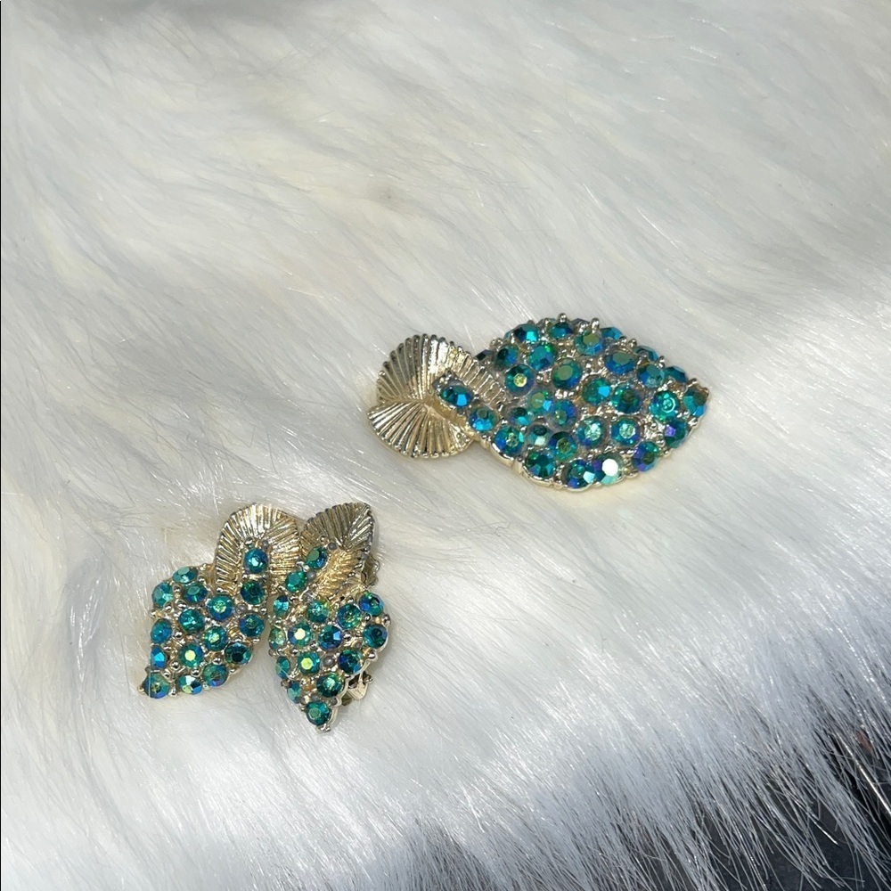 Vintage Gold and Blue Crystal Clip On Earrings With matching brooch